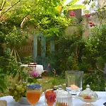La Maison, D'hotes De Charme Et Atelier D'artiste, Saint Emilion Bed & Breakfast 3*
