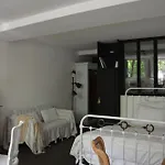La Maison, D'hôtes De Charme Et Atelier D'artiste, Saint Emilion Alojamento de Acomodação e Pequeno-almoço 3*