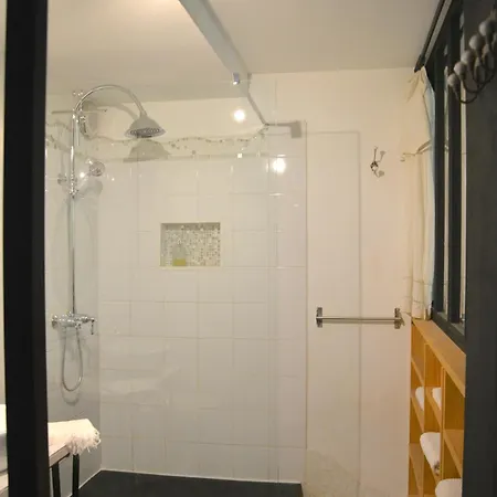 La Maison, D'hotes De Charme Et Atelier D'artiste, Saint Emilion 3*