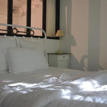 La Maison, D'hotes De Charme Et Atelier D'artiste, Saint Emilion 3*