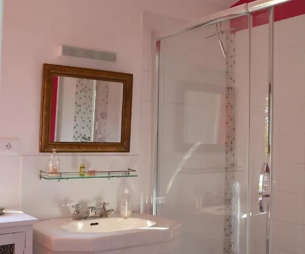 La Maison, D'hôtes De Charme Et Atelier D'artiste, Saint Emilion Couette-café 3*