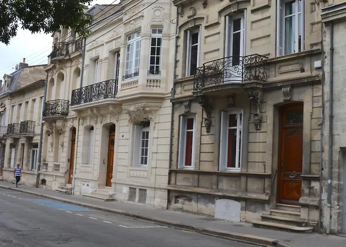 Couette-café La Maison, D'hôtes De Charme Et Atelier D'artiste, Saint Emilion 3*